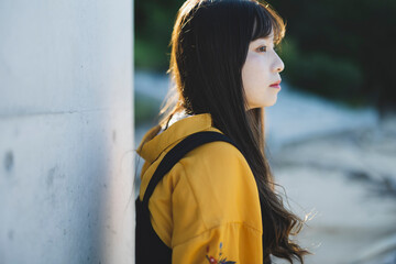 海辺の女性