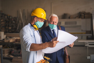 Engineer explaining blueprint to a contractor
