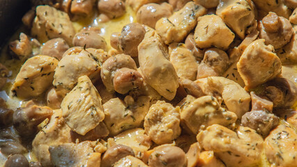 Blancs de poulet à la crème fraiche.