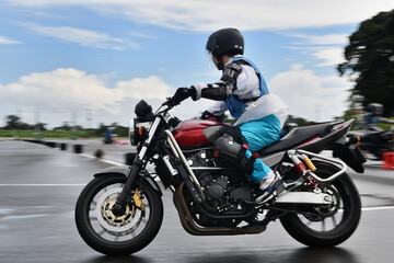 Obraz na płótnie Canvas オートバイの安全運転講習