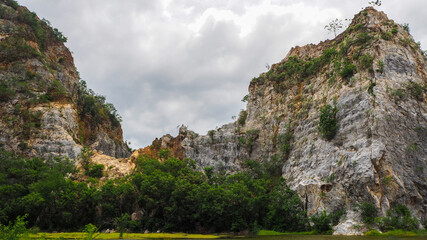 Fototapeta na wymiar Mountains at Khao ngu stone park at Ratchaburi, Thailand