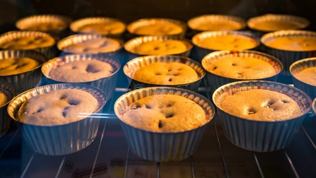 Timelapse of Bake Banana Cake in the Oven