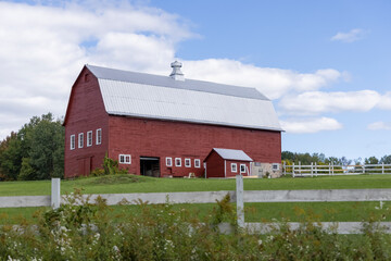 Fototapeta na wymiar Beautiful barn under blue sky