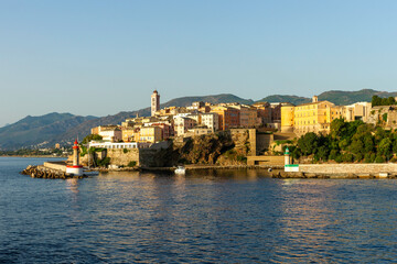 Naklejka premium Bastia im Morgenlicht