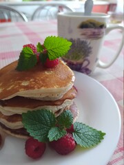pancakes with berries
