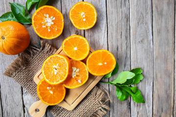 Obraz na płótnie Canvas Fresh oranges fruit slice on a wooden