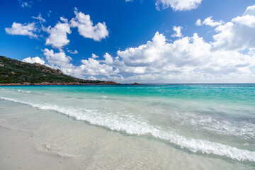 Fototapeta na wymiar Wellen am Strand von Roccapina, Korsika
