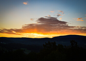 beaming sunrise over the mountains
Quarry Hill, Pownal VT 9.20.20