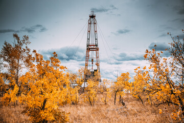 Drilling rig in oil field for drilled into subsurface in order to produced crude. 	