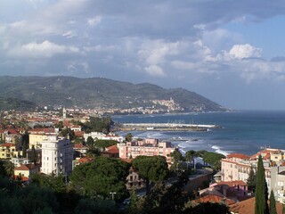 Fototapeta na wymiar Blick auf Diano Marina, im Hintergrund Cervo, italienische Riviera view towards Diano Marina, in the background Cervo, Riviera, Italy