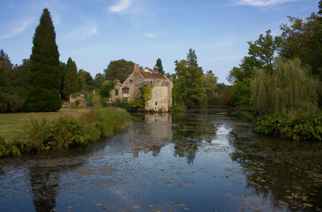 Obraz premium ancient, architecture, autumn, beautiful, beautiful castle on moat in summer