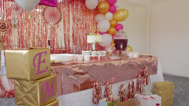 Kids birthday decorations air balloons cake sweets name Emma