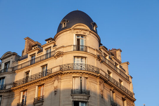 dernier &eacute;tage b&acirc;timent haussmann paris 