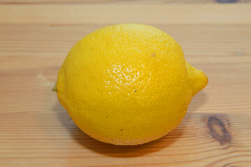 Ripe whole lemon.