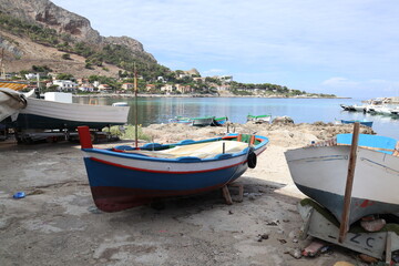 Fototapeta na wymiar fishing boats on the beach