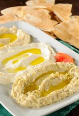 Pastas árabes, babaganoush, coalhada, homus