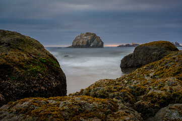 Fototapeta na wymiar Dramatic coastal image of Face Rock in Bandon Oregon 