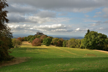 Naklejka premium Die Schwäbische Alb im Herbst mit der Zollernburg
