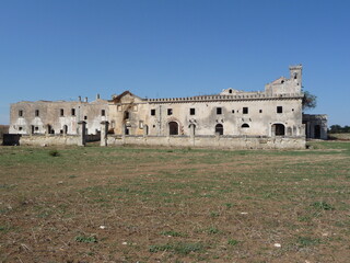 ancient abandoned farmhouse in Puglia
