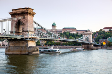 Naklejka premium chain bridge and royal castle in budapest, hungary