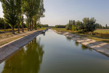 Fototapeta na wymiar Agricultural canal or irrigation canal in a concrete wall Direct water to the farmer's farmland in arid areas of risky farming