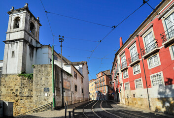 Fototapeta na wymiar Museo del Fado y barrio de Alfama en Lisboa, Portugal.