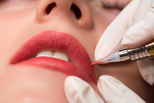 Как подготовить губы к перманентному макияжу Permanent Makeup Lips Зображення - огляд 9,314 Стокові фото, векторні зображення