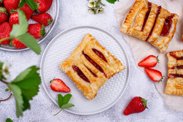 Sweet puff pastry cakes with strawberry