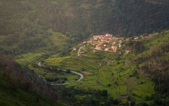 Bonita aldeia portuguesa nas montanhas Arcos de Valdevez Sistelo