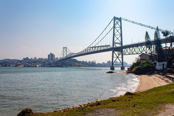 Símbolo de Santa Catarina e florianopolis  a Ponte Hercílio Luz