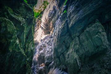 Wanderung durch die Partnachklamm und Partnach Alm bei Garmisch Partenkirchen in Oberbayern Deutschland