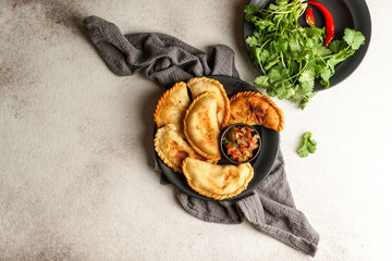 empanadas Tucumanas colombianas de atún con queso fritas