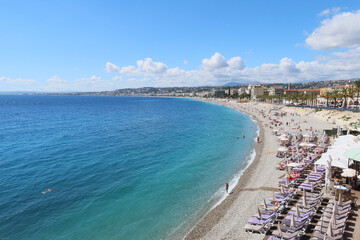 La plage de Nice et la Promenade des Anglais