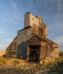 ABANDONED BROKEN DOWN GRAINERY BUILDING OUTSIDE PULLMAN WASHINGTON