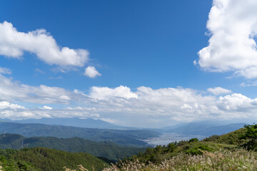  	秋の高ボッチ高原から諏訪湖を望む