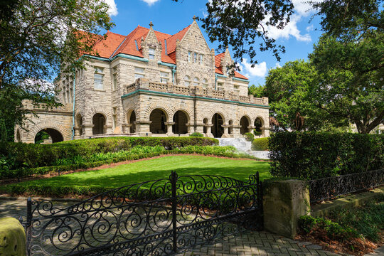 Beautiful luxury estate home along the historic Saint Charles Avenue near the Audubon Park in New Orleans, Louisiana