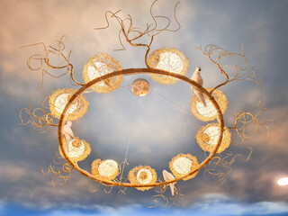 The chandelier on the ceiling is decorated with a bird's nest.