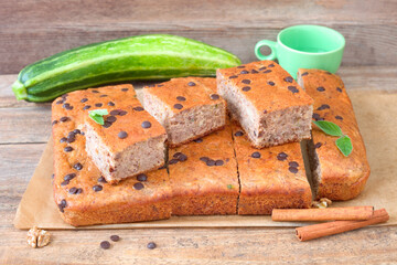Zucchini- Kuchen mit Schokodrops