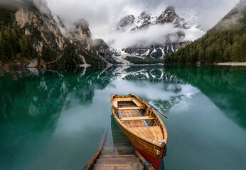 Obraz premium canoe on lake