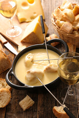 fondue cheese with wine and bread