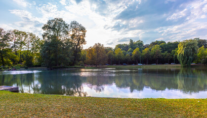 coucher de soleil sur un etang a bruxelles