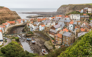 Obraz premium Houses clustered together in Staithes