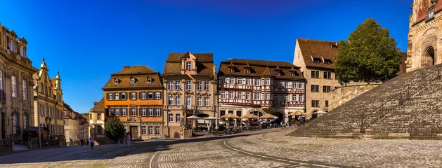 Foto op Plexiglas Pittoreske vakwerkhuizen op het marktplein van de historische binnenstad van Schwäbisch Hall in Duitsland © reisezielinfo