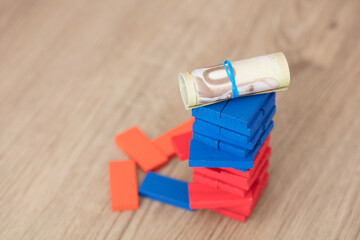A rising currency economy with a latent crisis