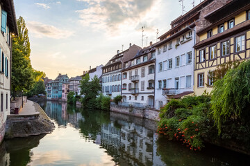 Fototapeta na wymiar Kanal in Strassbourg, Elsass
