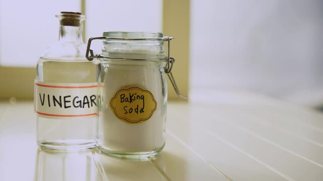 white vinega and baking soda