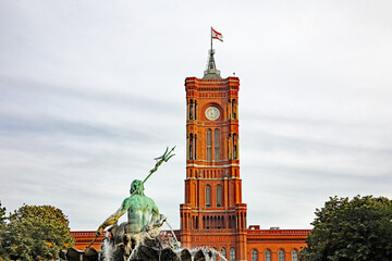 Rotes Rathaus und Neptunbrunnen © Klaus Eppele