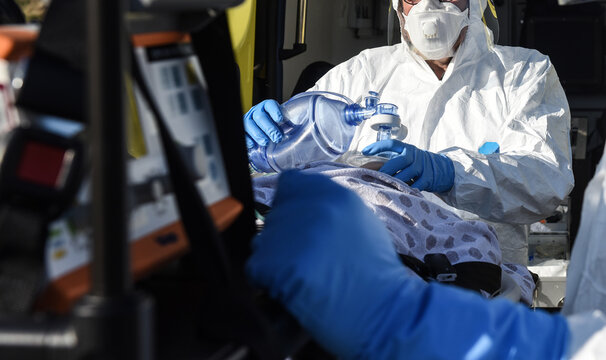 sant&eacute; covid-19 coronavirus &eacute;pid&eacute;mie urgence masque ambulancier