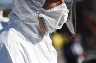 santé covid-19 coronavirus épidémie urgence masque ambulancier