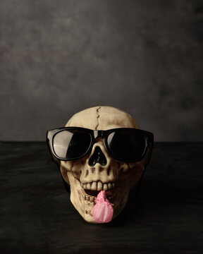 Halloween Skull with Gum